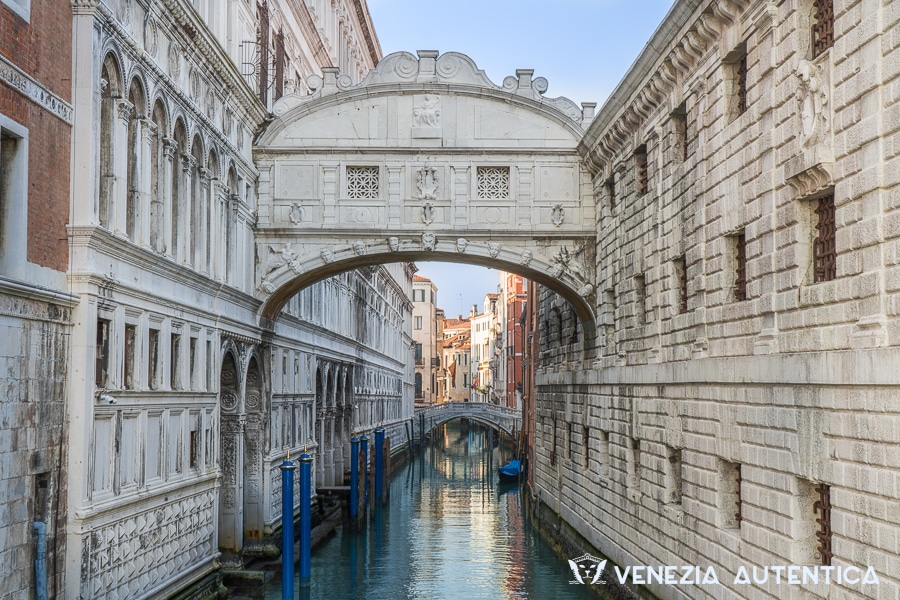 Venice photos - 60+ stunning pictures that prove one image is worth a thousand words - venice photos - Venezia Autentica | Discover and Support the Authentic Venice - 60+ stunning Venice photos to take you on a journey through Venice's most beautiful corners, landmarks, and canals. Every image is worth a thousand words!