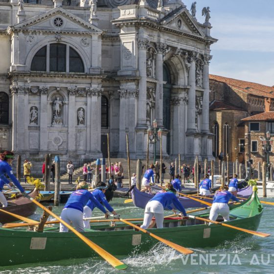 Everything about the fascinating world of Venetian Rowing - Venetian Rowing - Venezia Autentica | Discover and Support the Authentic Venice - Venetian rowing is known as what what gondoliers do. However, there is an entire world and community behind this unique ancient Venetian sport!