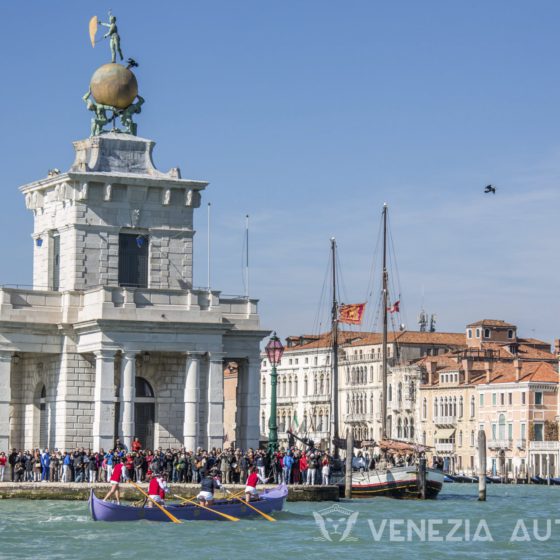 Everything about the fascinating world of Venetian Rowing - Venetian Rowing - Venezia Autentica | Discover and Support the Authentic Venice - Venetian rowing is known as what what gondoliers do. However, there is an entire world and community behind this unique ancient Venetian sport!