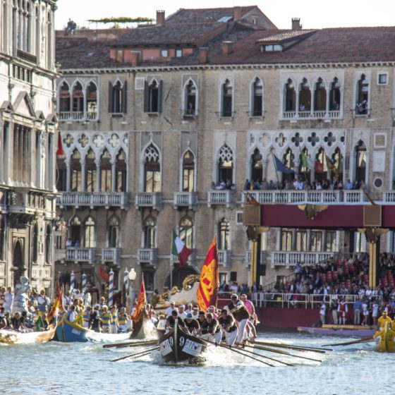 Everything about the fascinating world of Venetian Rowing - Venetian Rowing - Venezia Autentica | Discover and Support the Authentic Venice - Venetian rowing is known as what what gondoliers do. However, there is an entire world and community behind this unique ancient Venetian sport!