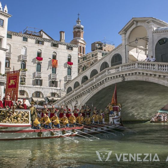 Everything about the fascinating world of Venetian Rowing - Venetian Rowing - Venezia Autentica | Discover and Support the Authentic Venice - Venetian rowing is known as what what gondoliers do. However, there is an entire world and community behind this unique ancient Venetian sport!