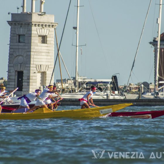 Everything about the fascinating world of Venetian Rowing - Venetian Rowing - Venezia Autentica | Discover and Support the Authentic Venice - Venetian rowing is known as what what gondoliers do. However, there is an entire world and community behind this unique ancient Venetian sport!