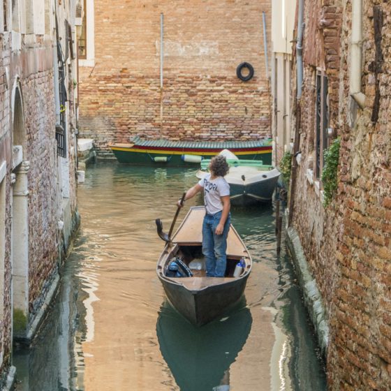 Everything about the fascinating world of Venetian Rowing - Venetian Rowing - Venezia Autentica | Discover and Support the Authentic Venice - Venetian rowing is known as what what gondoliers do. However, there is an entire world and community behind this unique ancient Venetian sport!